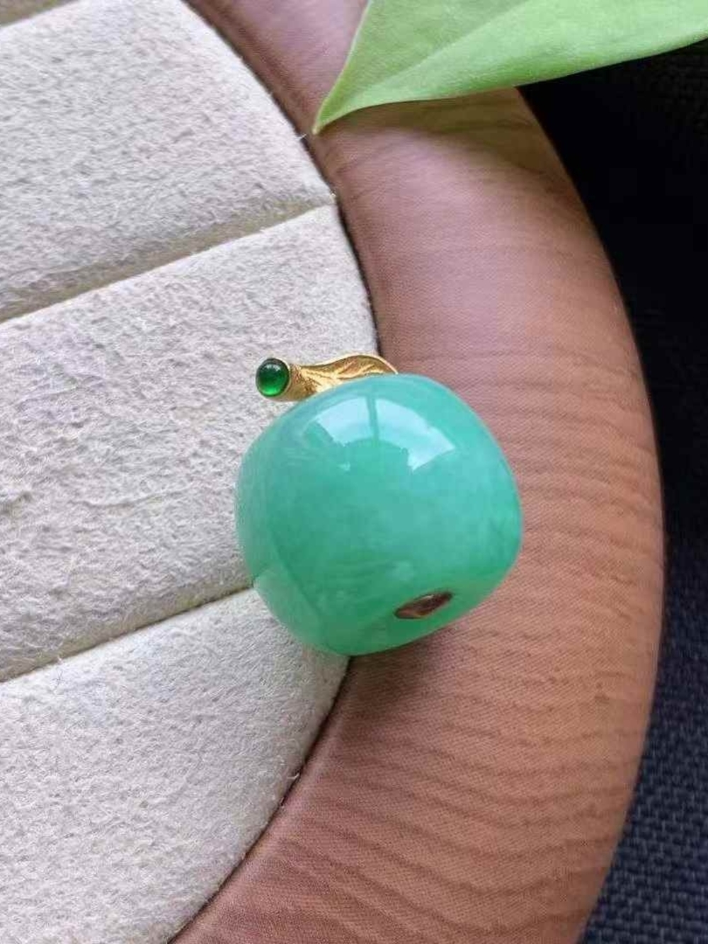 18k Gold Clasp, Green Jadeite Mini Small Apple Pendant ,Cerified Tpye A